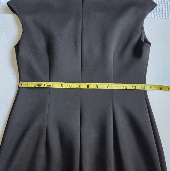 Elegant Black and White Patterned Dress - Picture 5 of 7